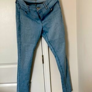 Levi Shaping Skinny Jeans size W32 L30